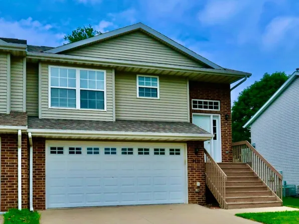 2058 Northland Cir, Coralville, IA 52241