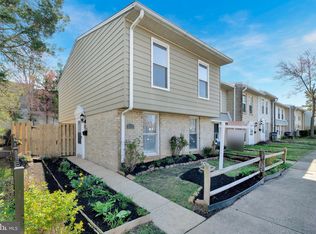 2131 Ferguson Pl, Herndon, VA 20170