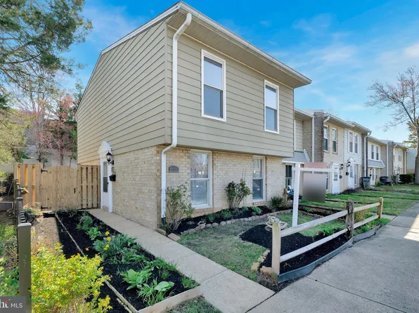 2131 Ferguson Pl, Herndon, VA 20170