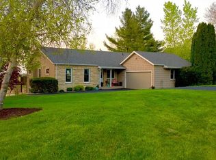 14045 Barrington Dr, Dubuque, IA 52003