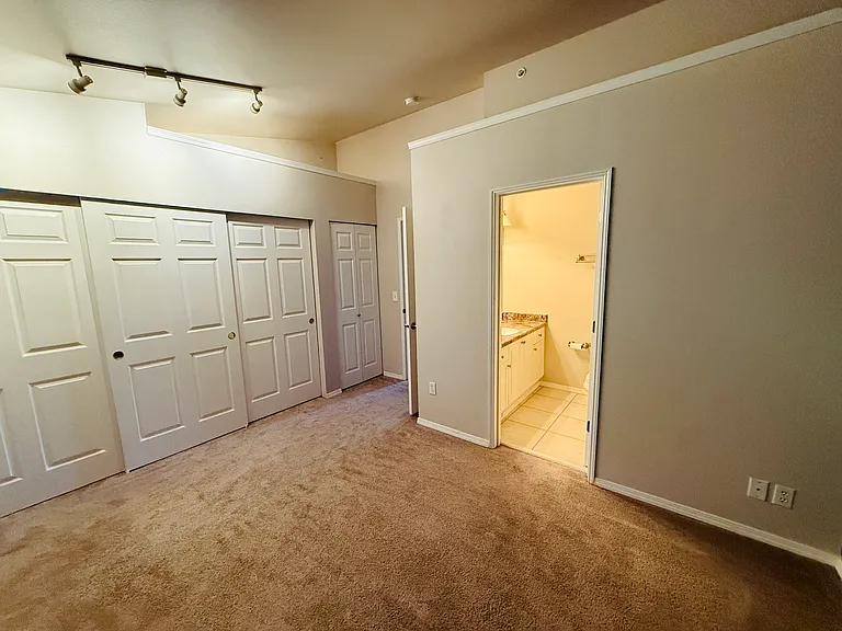 2127 NW Pacific Yew Pl — Photo 7