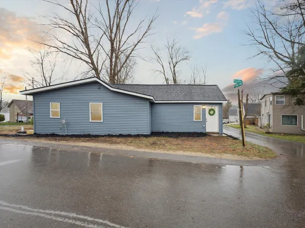 11996 Camp Lake Dr NE, Sparta, MI 49345