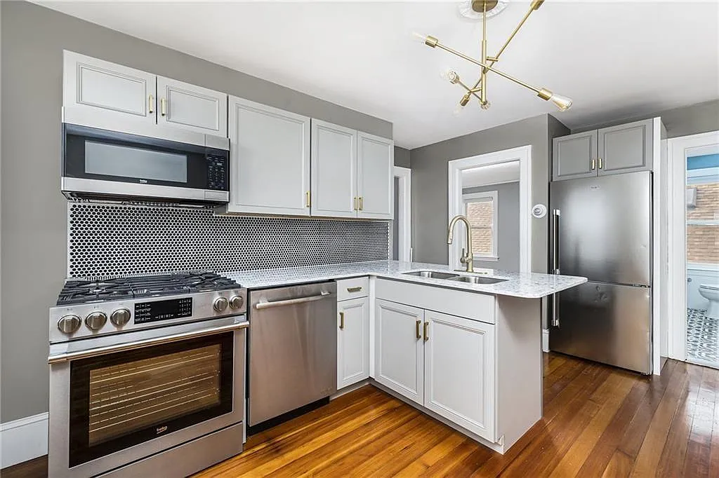 3 bed, 1000 sqft, $2,500 — Photo 1