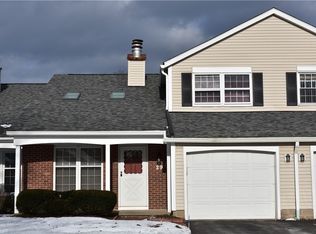 29 Old Pine Ln, Rochester, NY 14615