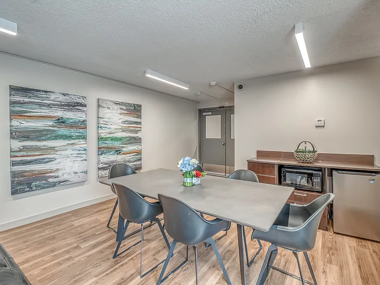 930 15th Ave SW — Photo 14