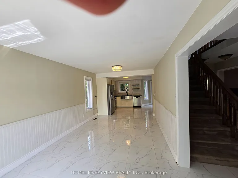176 Humberland Dr — Photo 6