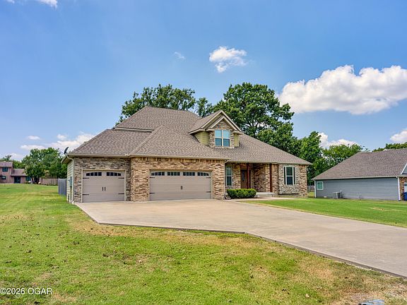 2nd image of 205 Heritage Acres Dr
