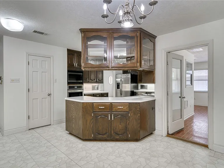 1402 Riverstone Ct — Photo 11