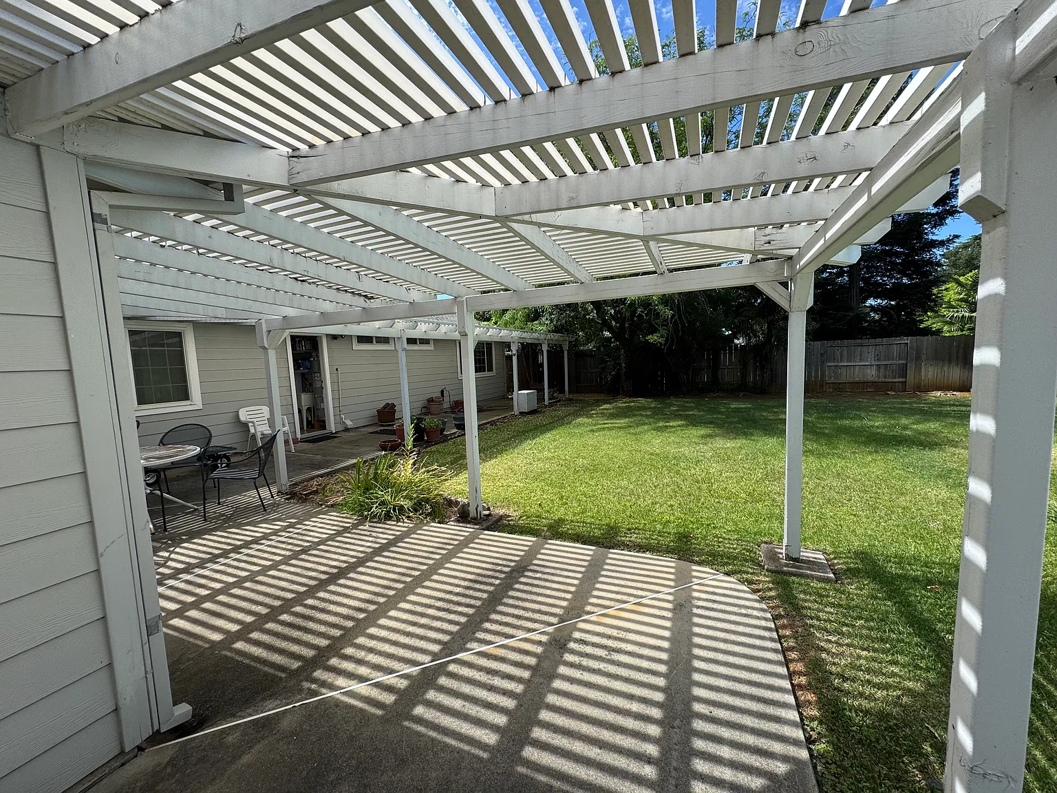 4 bed, 2733 sqft, $4,000 — Photo 3