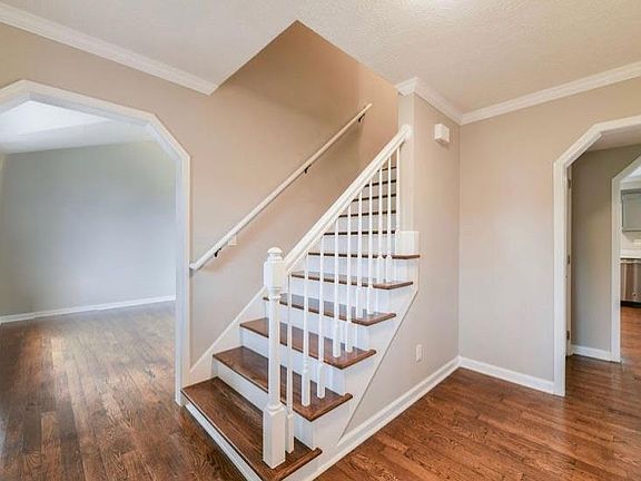 5th image of 281 Forest Hill Dr