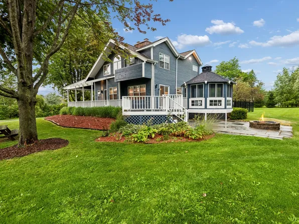 15 Winding Branch Rd, Hawthorn Woods, IL 60047