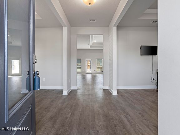 4th image of 144 Saltmeadow Cir