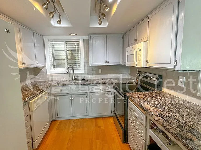 1130 SE Colonial Dr — Photo 8