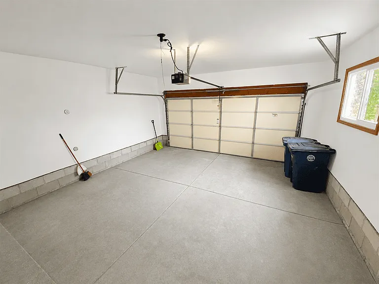 2226 Yorktown Dr — Photo 16