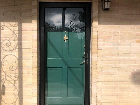 2nd image of 5330 Balcones Dr APT A