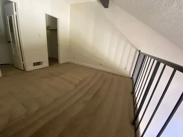 910 W Cameron St, Hanford, CA 93230