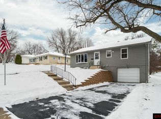 609 Upper Johnson Cir, Saint Peter, MN 56082