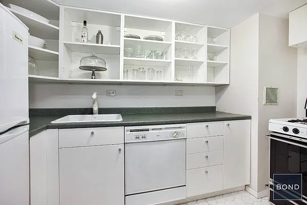 Sold by Bond New York | media 5