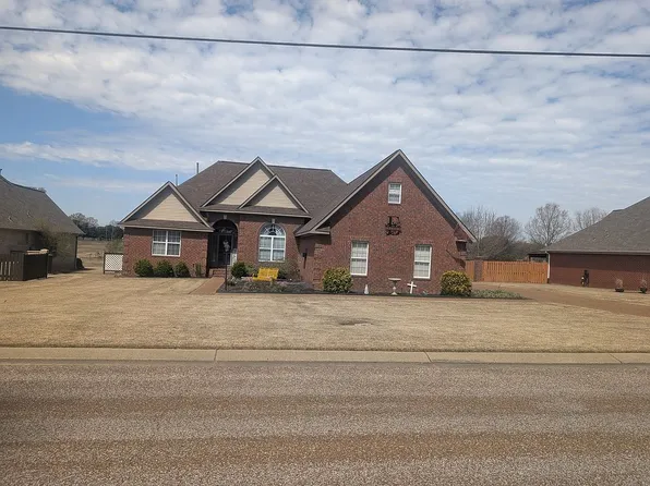 112 Fairway Dr, Covington, TN 38019