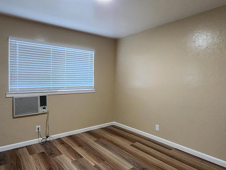 752 Deland Ave #2 — Photo 17