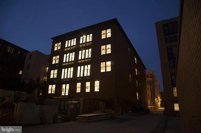 Building Photo - 1412 Chapin St NW #202