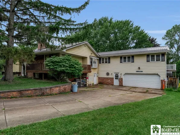 5308 Mayfield Ct, Clarence, NY 14031