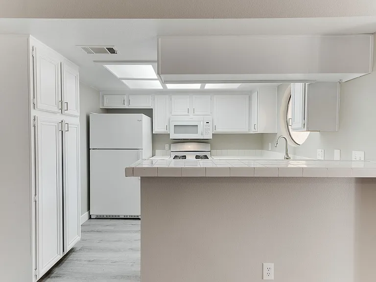 830 N Sloan Ln #202 — Photo 10