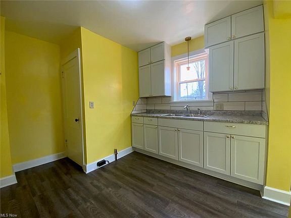 5th image of 3224 Amford St SE