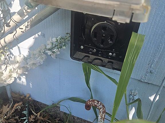 5th image of 613 S Pecan St