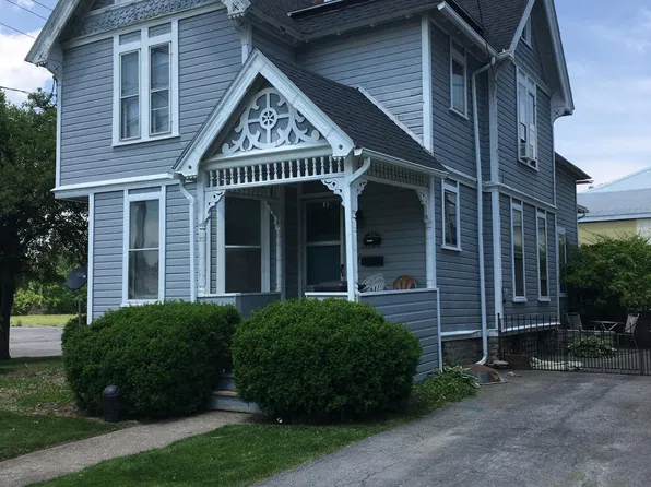 216 W Center St, Canastota, NY 13032