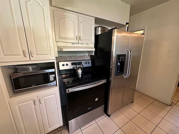 5th image of 580 NE 170th St