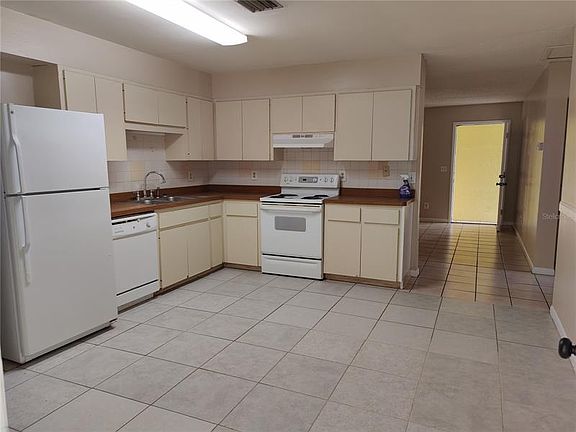 3rd image of 11516 Valencia Dr #A
