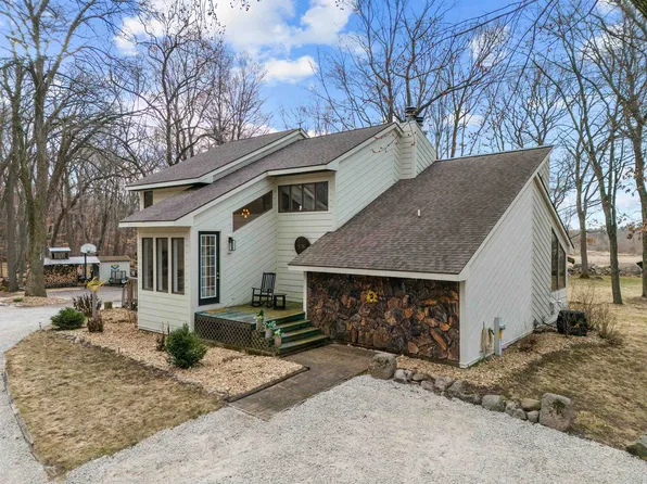 E3781 Rocky Ridge Rd, Waupaca, WI 54981