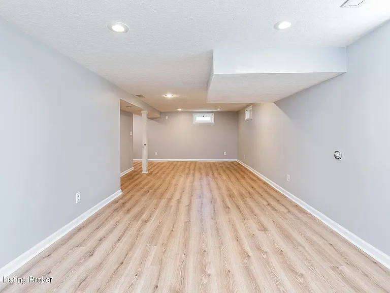 1013 Clerkenwell Rd — Photo 34