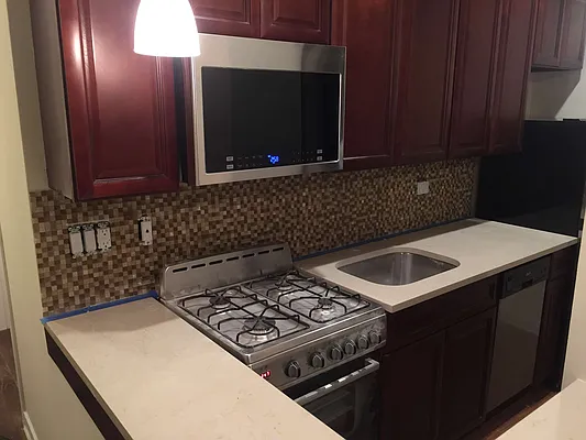 Rented by Metroline Realty | media 81