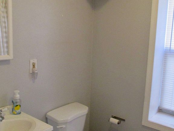 4th image of 729 S 22nd St #3rd