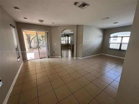 3rd image of 3982 NE 12th Dr