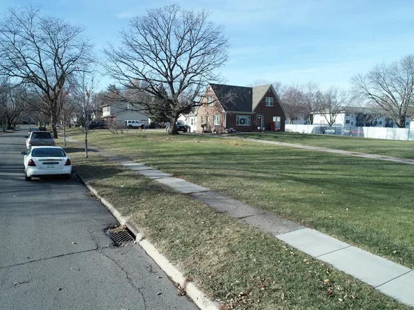 4204 Lower Beaver Rd, Des Moines, IA 50310