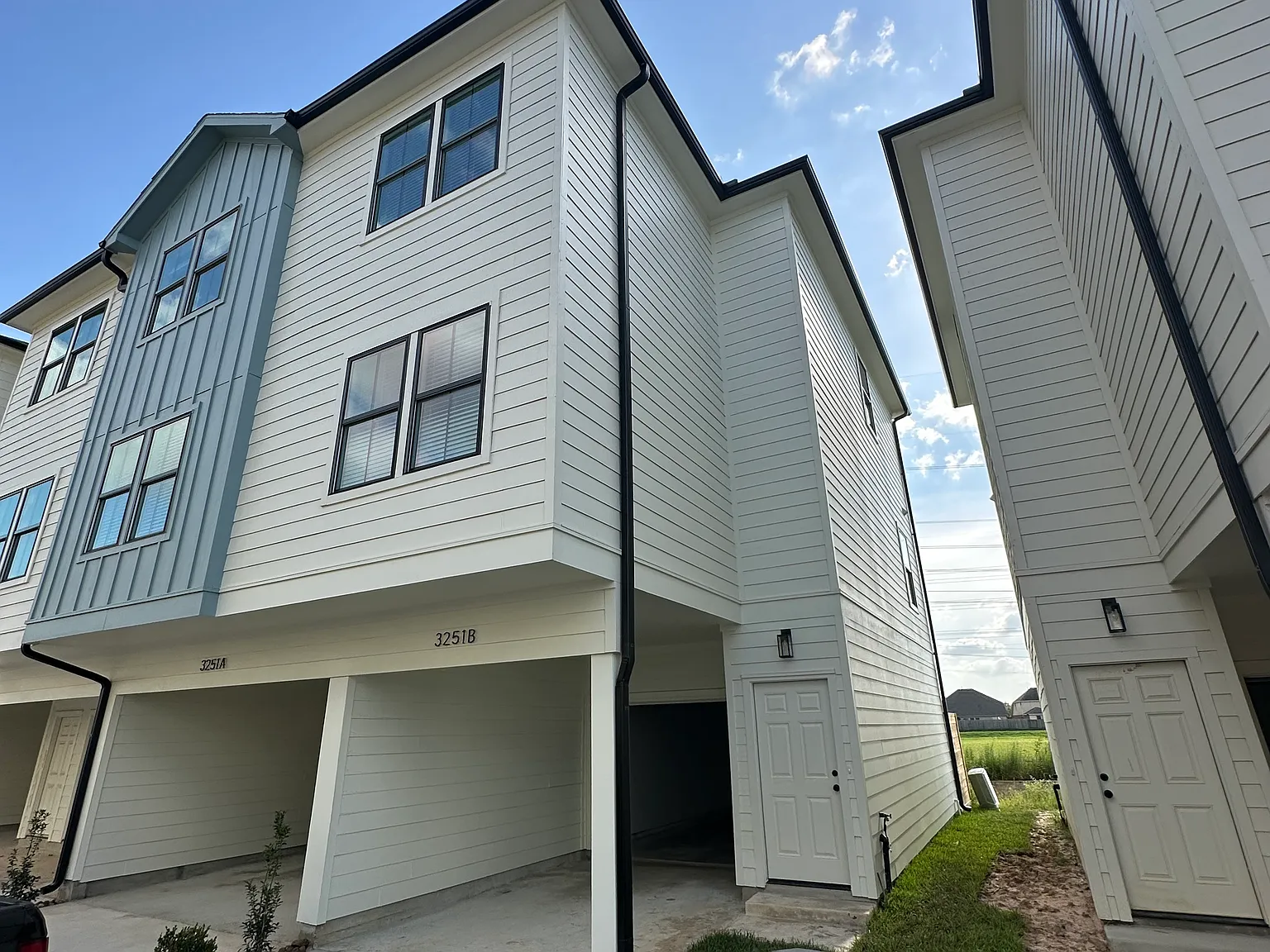 2 bed, 1300 sqft, $2,000 — Photo 1