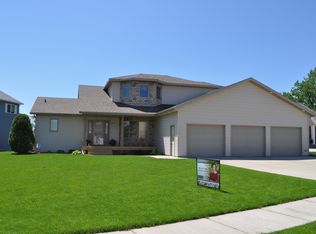 4905 Inlet Bay Dr SE, Mandan, ND 58554