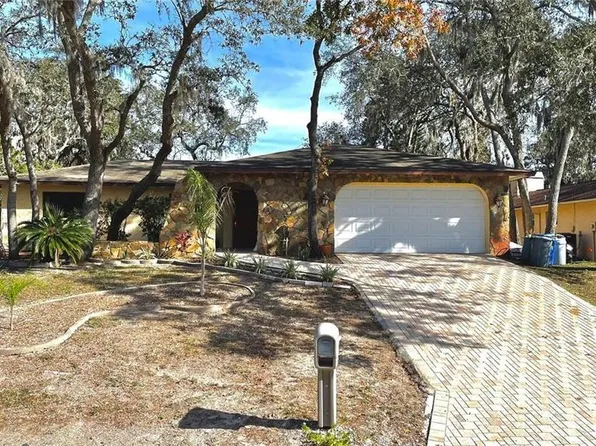 8748 Forest Lake Dr, Port Richey, FL 34668