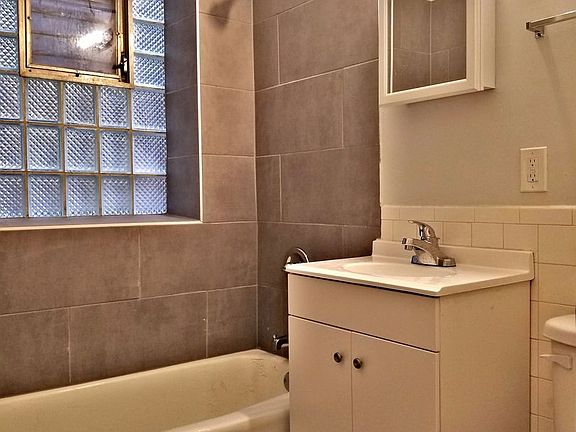 3rd image of 4352-58 S Indiana Ave #122-2