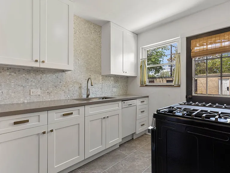 1581 Fairfax St — Photo 12
