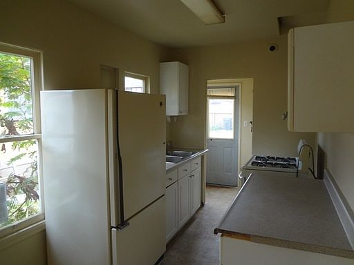 5th image of 614 W Orange St APT A