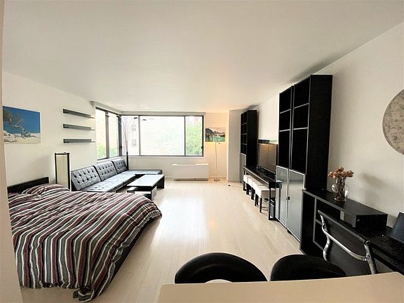 3rd image of 393 W 49th St APT 4V