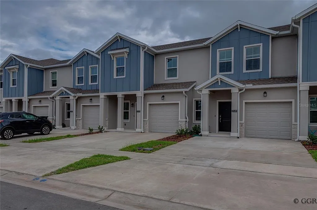 3 bed, 2.5 bath, 1738 sqft, $2,050 — Photo 3