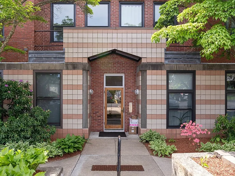 80 Beaumont St #204 — Photo 26