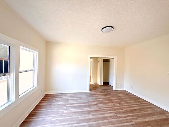 4th image of 1614 N Kenmore Ave APT 9