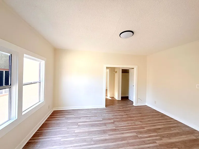1614 N. Kenmore Avenue — Photo 17