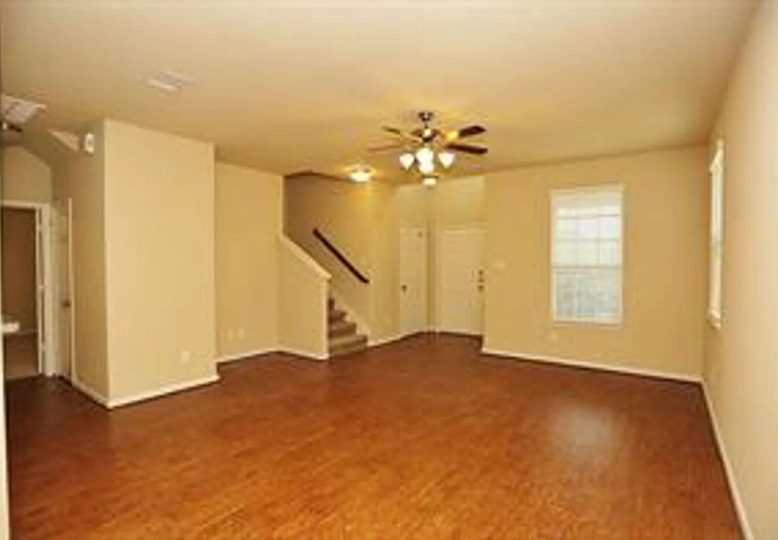 4 bed, 2.5 bath, 2153 sqft, $1,850 — Photo 3